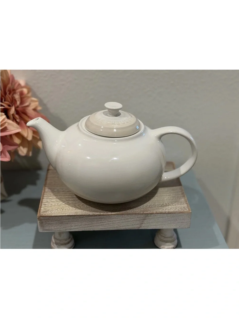 Le Creuset 1.3L Classic Teapot MERINGUE Stoneware Glossy Finish Second Choix NEW